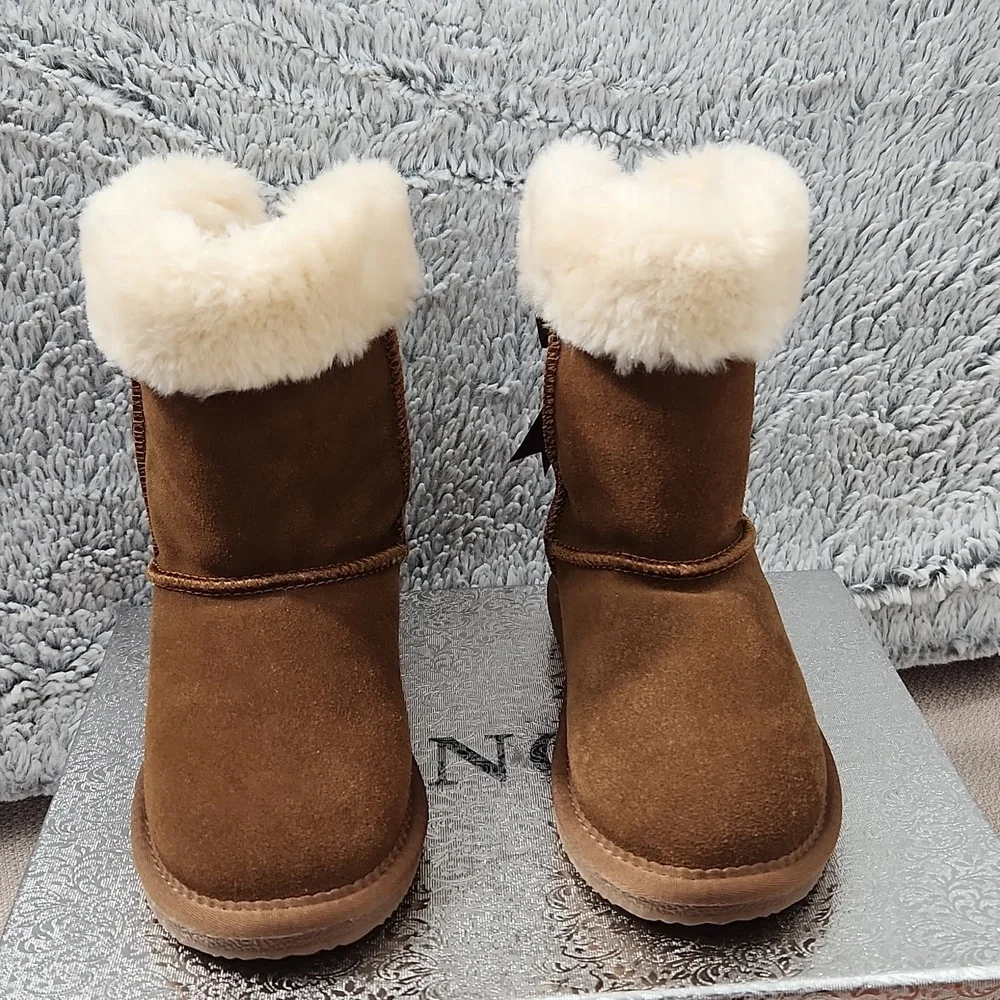 LAMO Girl  Size 2. Brown Suede Boots with Cream Fur Trim